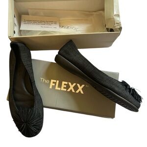 THE FLEXX Black Comfort Flats Pom Pom Lino Pearl ballet flats